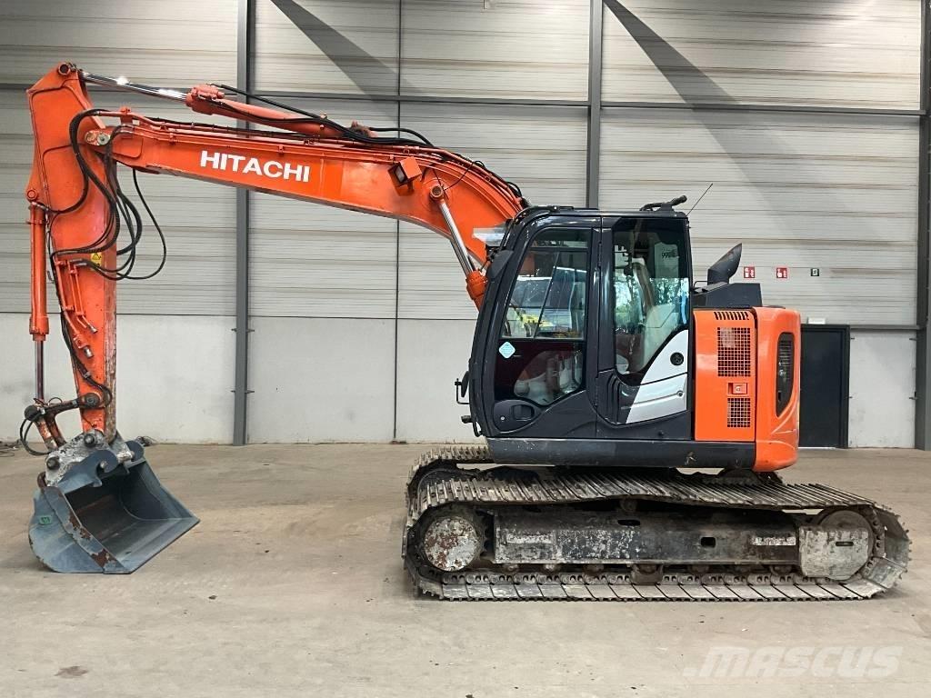Hitachi ZX 135 US-6 حفارات زحافة