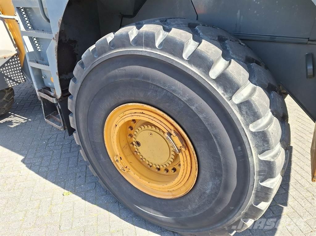 Liebherr L580 لوادر بعجل
