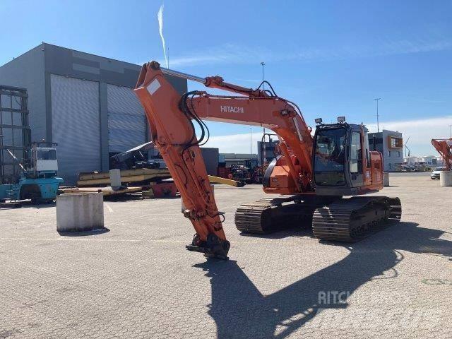 Hitachi ZX225USRLC حفارات زحافة