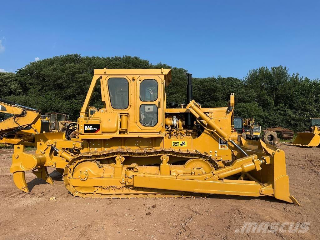 CAT D 7 G بلدوزرات مجنزرة