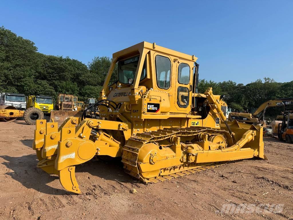 CAT D 7 G بلدوزرات مجنزرة