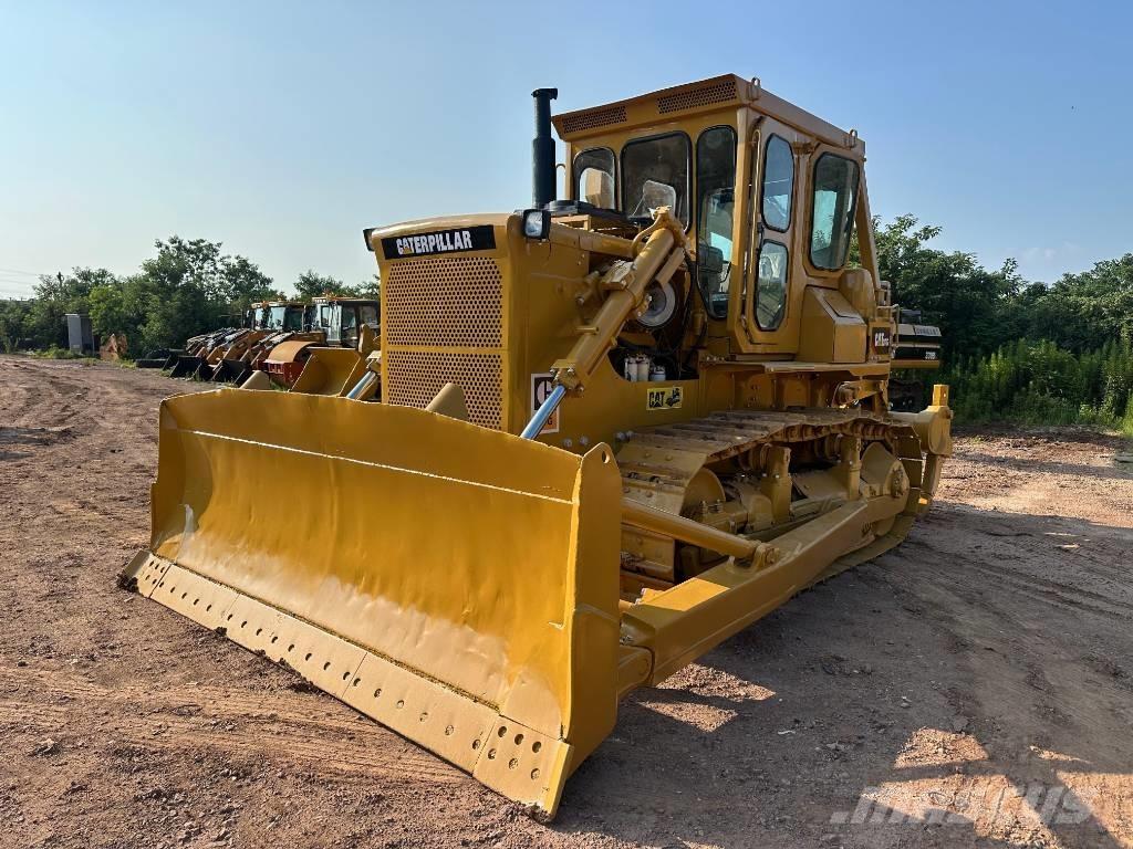 CAT D 7 G بلدوزرات مجنزرة
