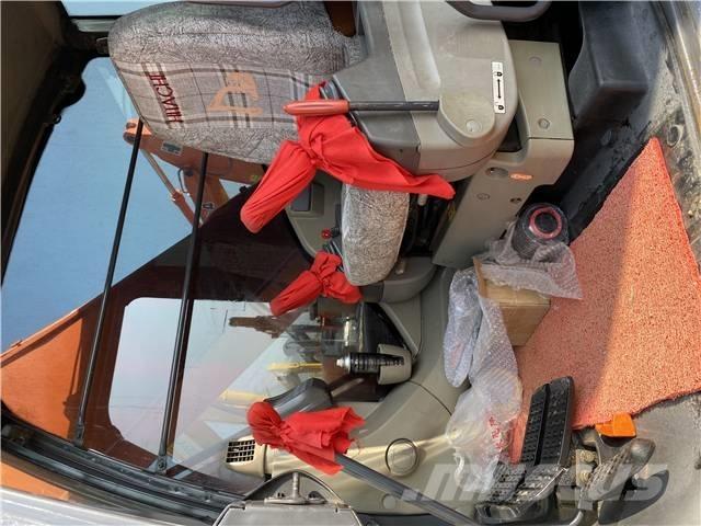 Hitachi ZX210 حفارات زحافة