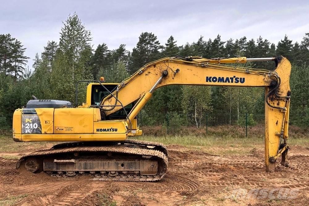 Komatsu PC 210 LC حفارات زحافة