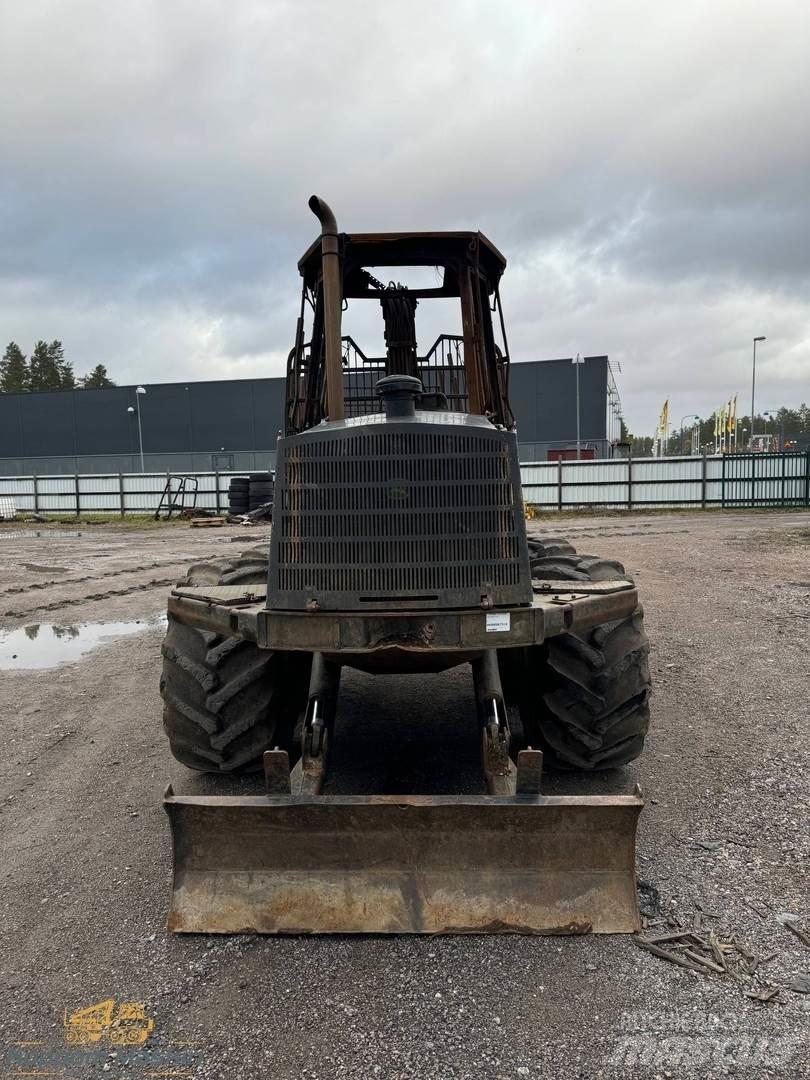 John Deere 1110D شاحنات
