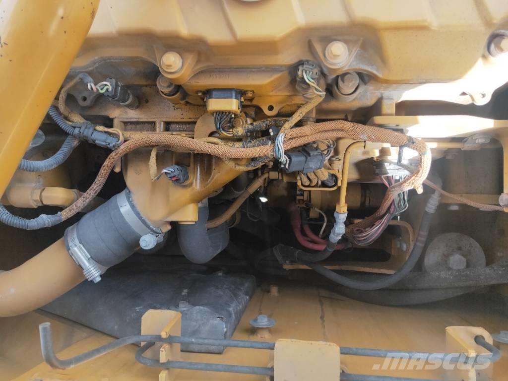 CAT 340D حفارات زحافة