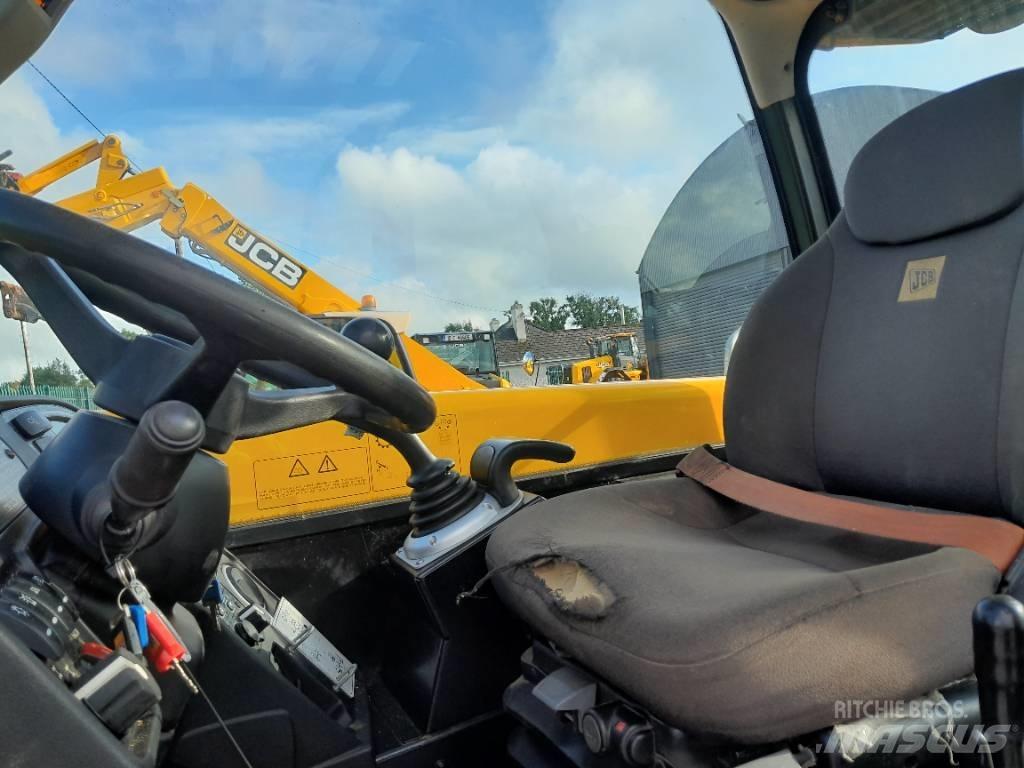 JCB 560-80 مناولات متداخلة