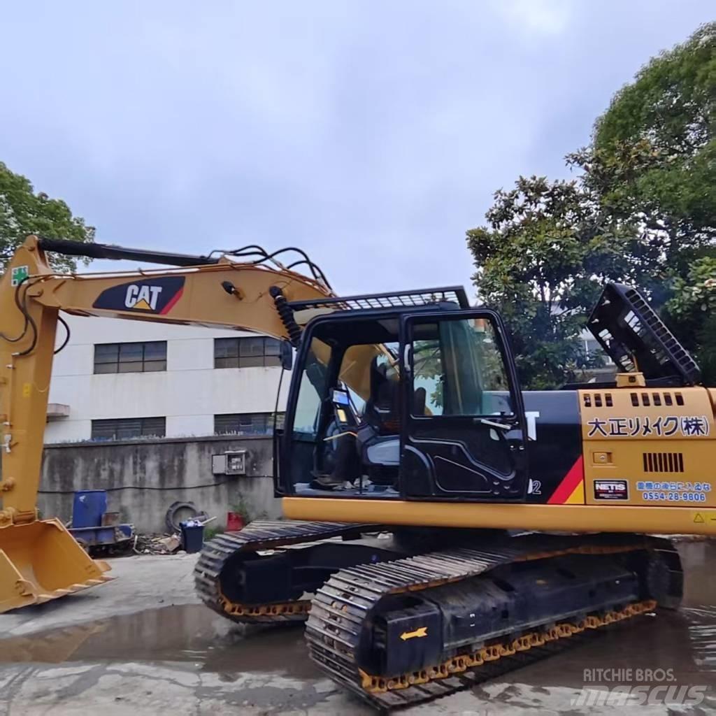 CAT 320 حفارات زحافة