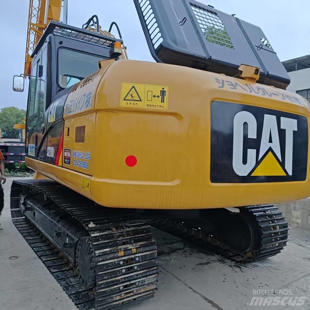 CAT 320 حفارات زحافة