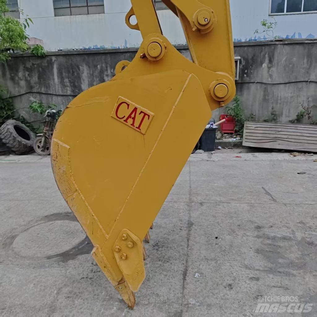 CAT 320 حفارات زحافة