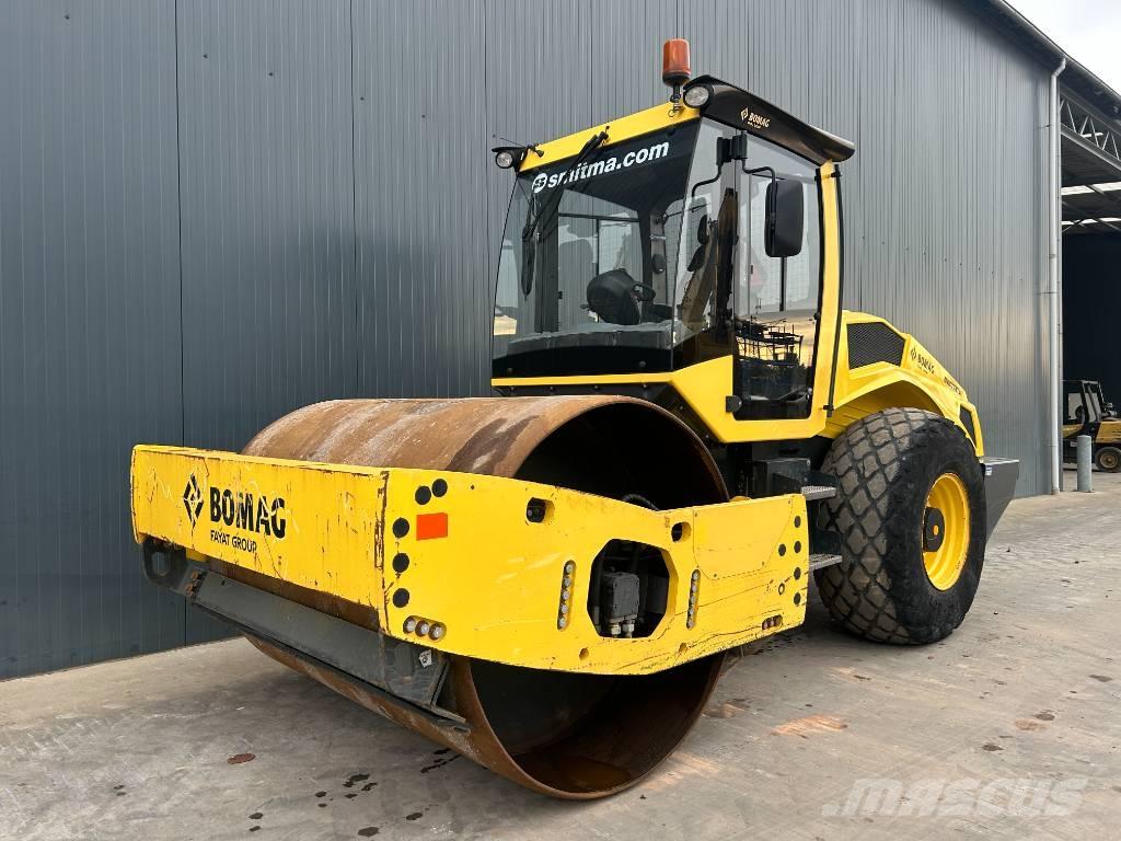 Bomag BW213D-5 مداحل أحادية الأسطوانة