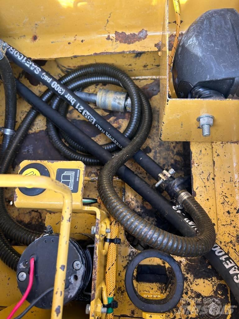 CAT 313 F LGC حفارات زحافة