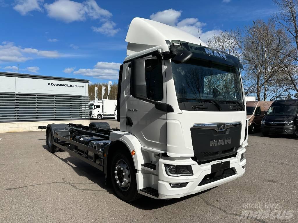 MAN TGM 18.290 شاحنات بمقصورة وهيكل