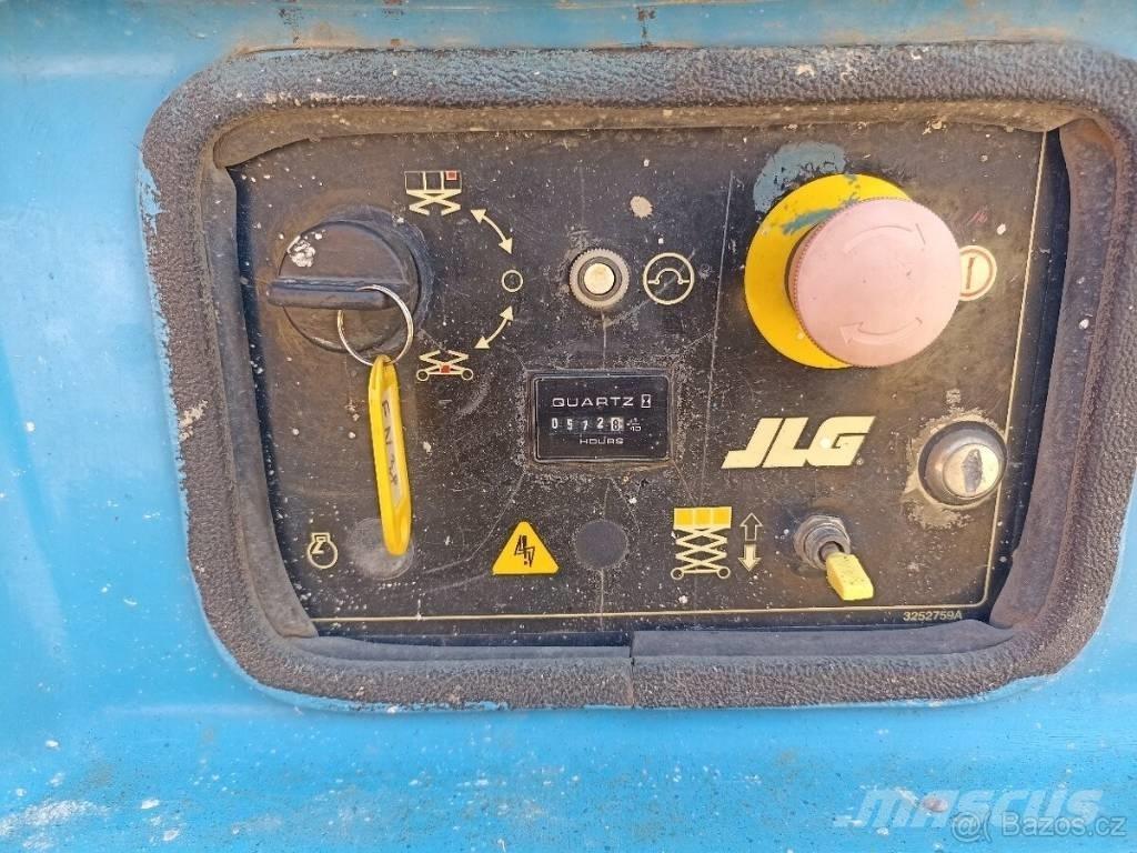 JLG 4069 LE رافعات مقصية الشكل
