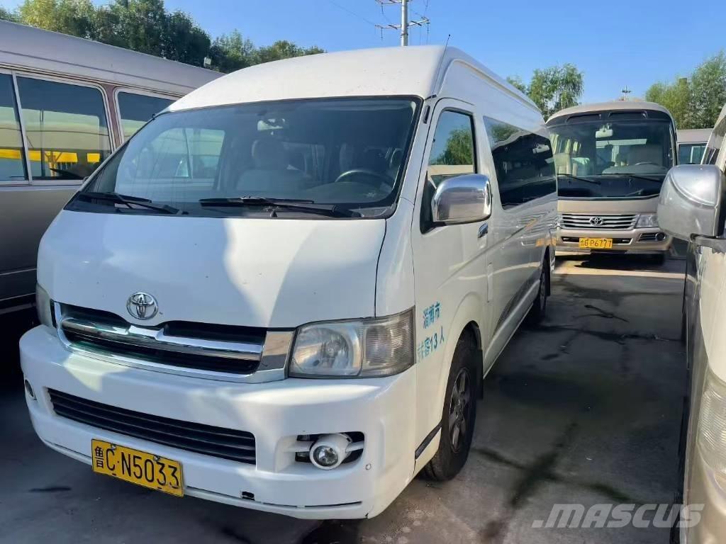 Toyota Hiace حافلة داخل المدينة