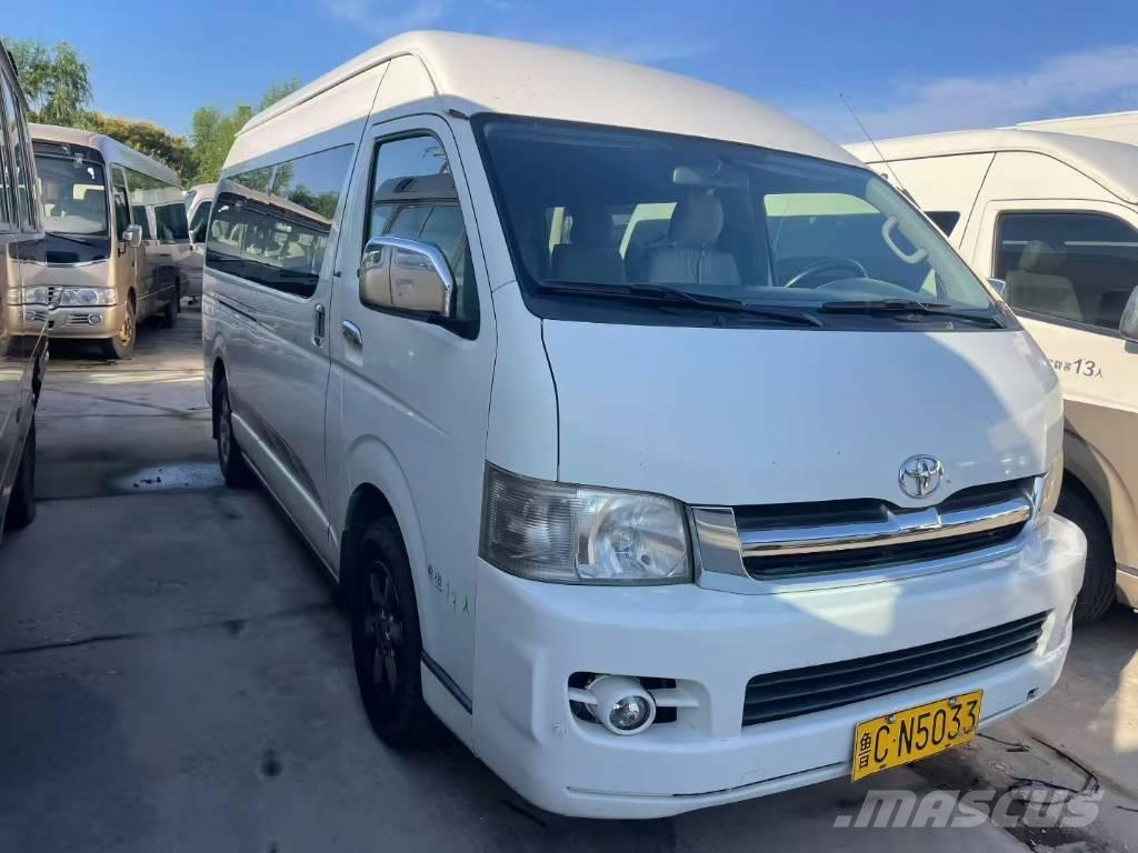 Toyota Hiace حافلة داخل المدينة