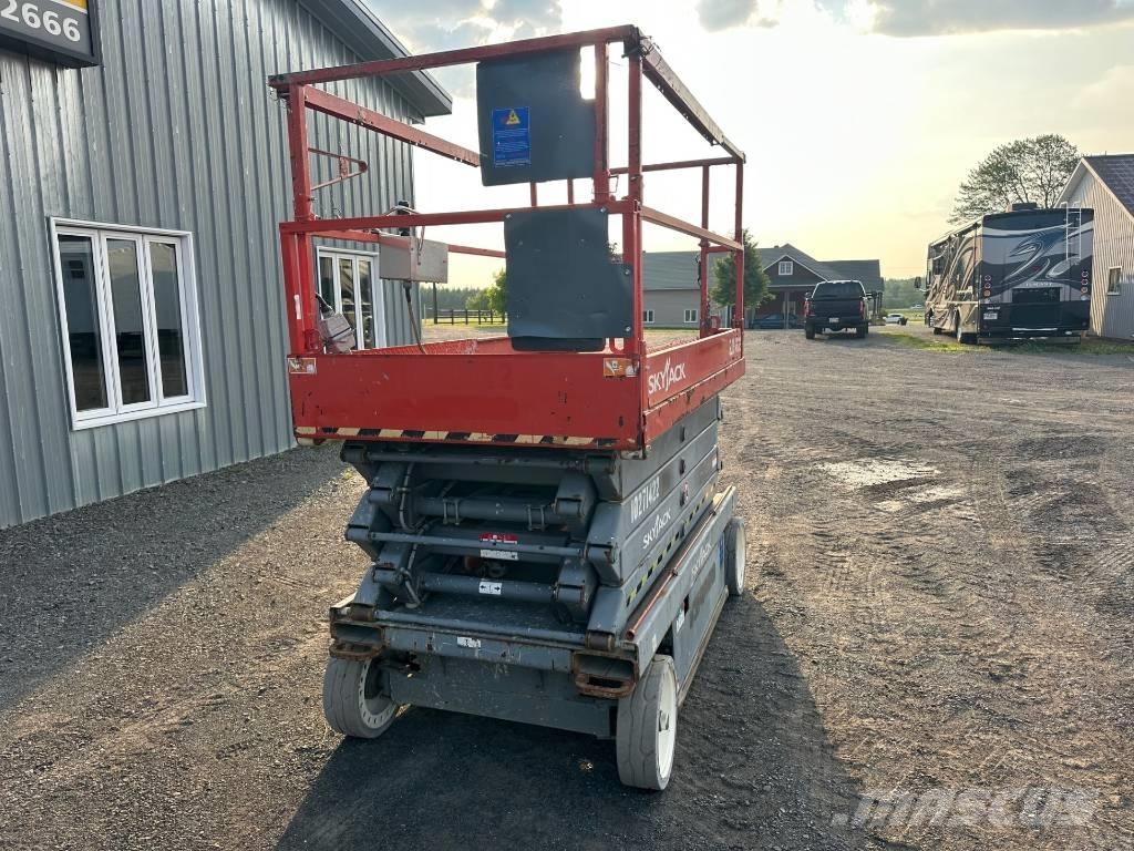 SkyJack SJ 4632 رافعات مقصية الشكل