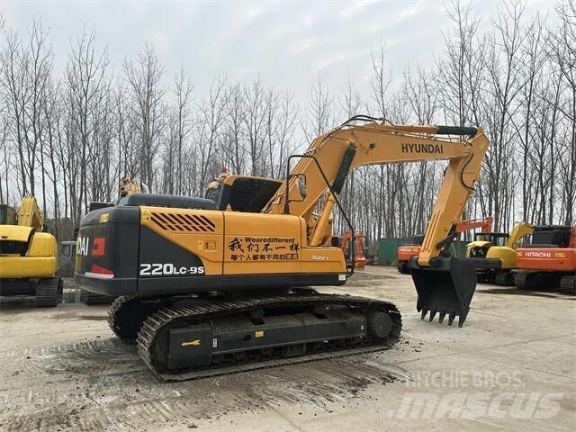 Hyundai R220LC-9S حفارات زحافة