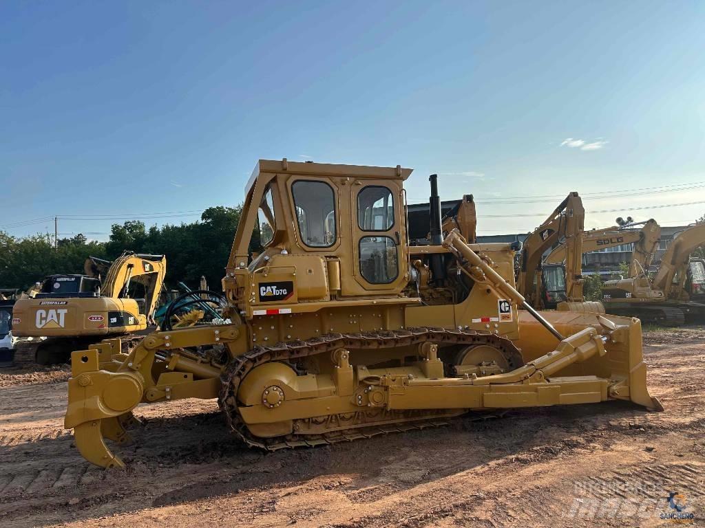 CAT D 7 G بلدوزرات مجنزرة