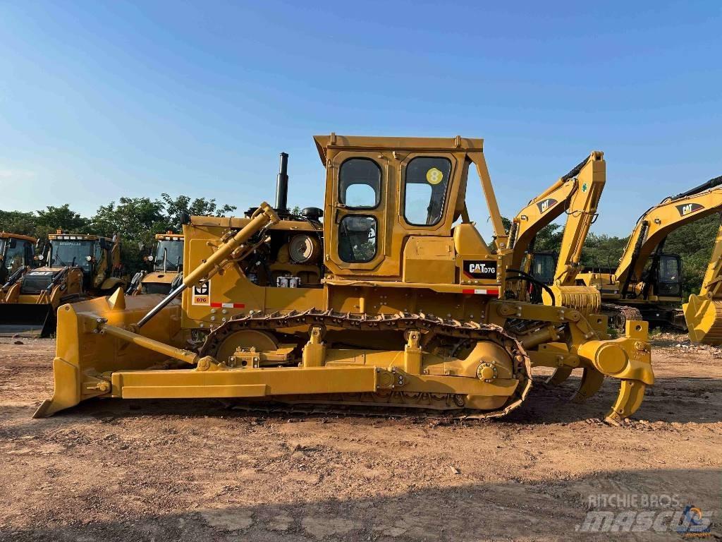 CAT D 7 G بلدوزرات مجنزرة
