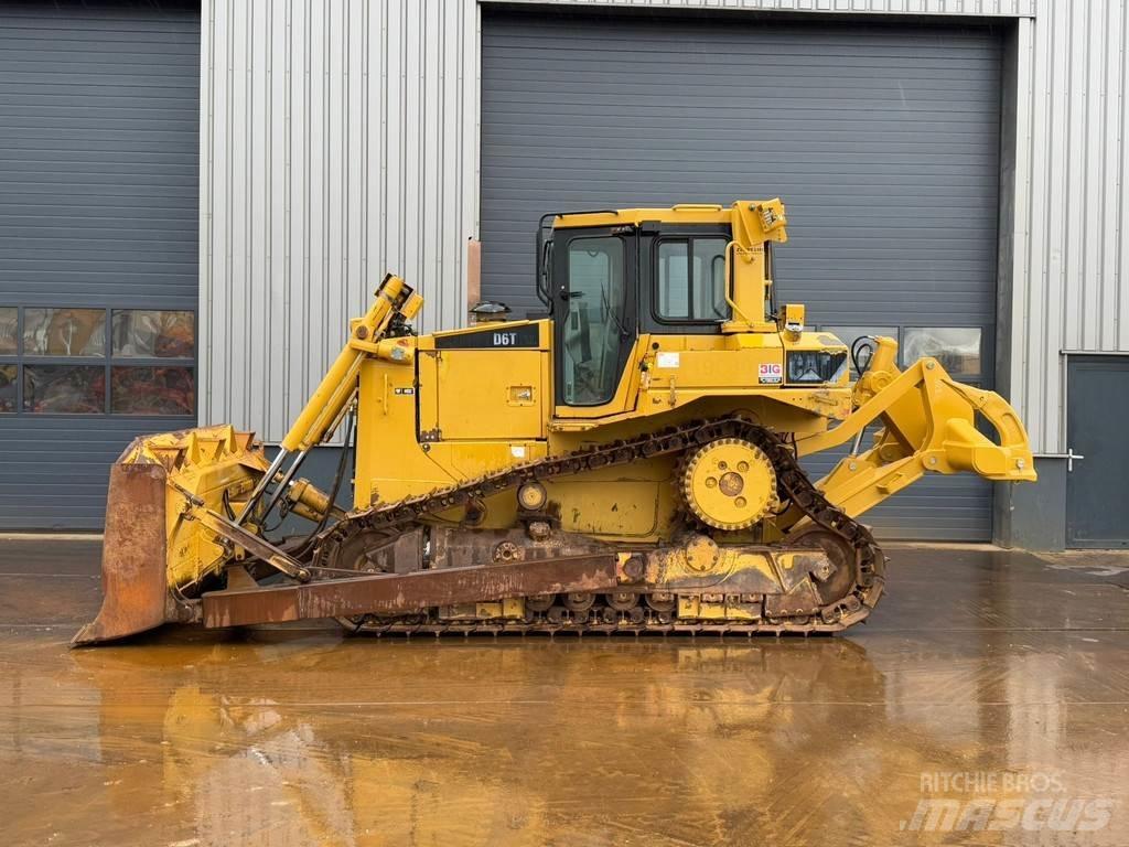 CAT D6T XL بلدوزرات مجنزرة