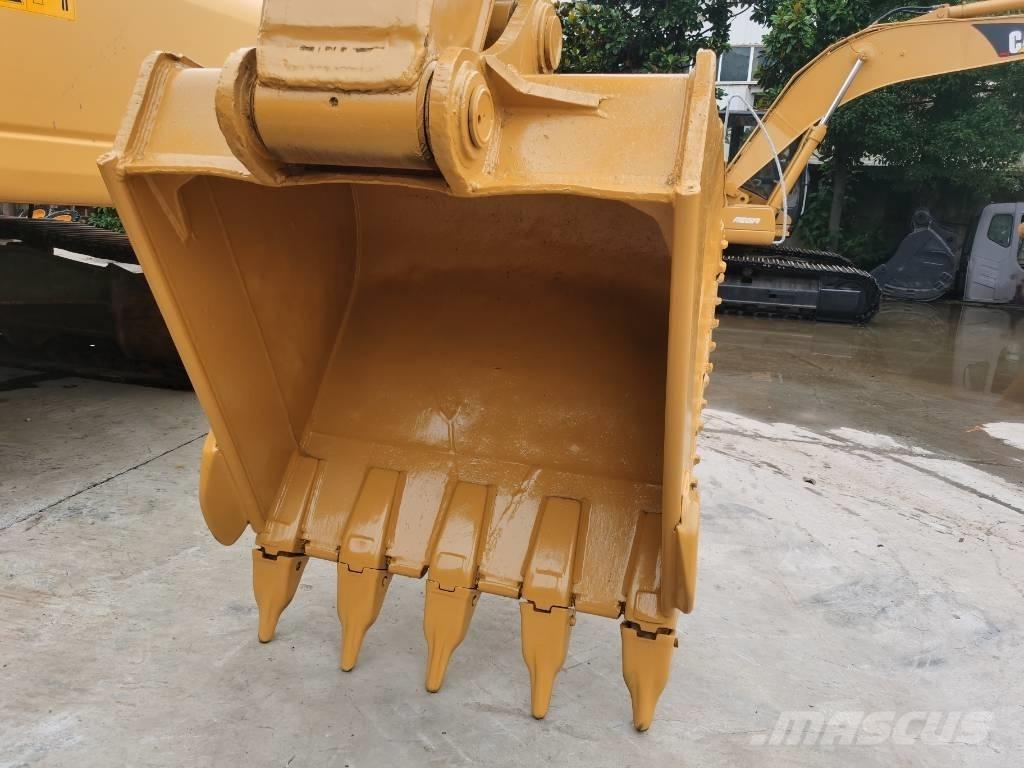 CAT 330 D حفارات زحافة