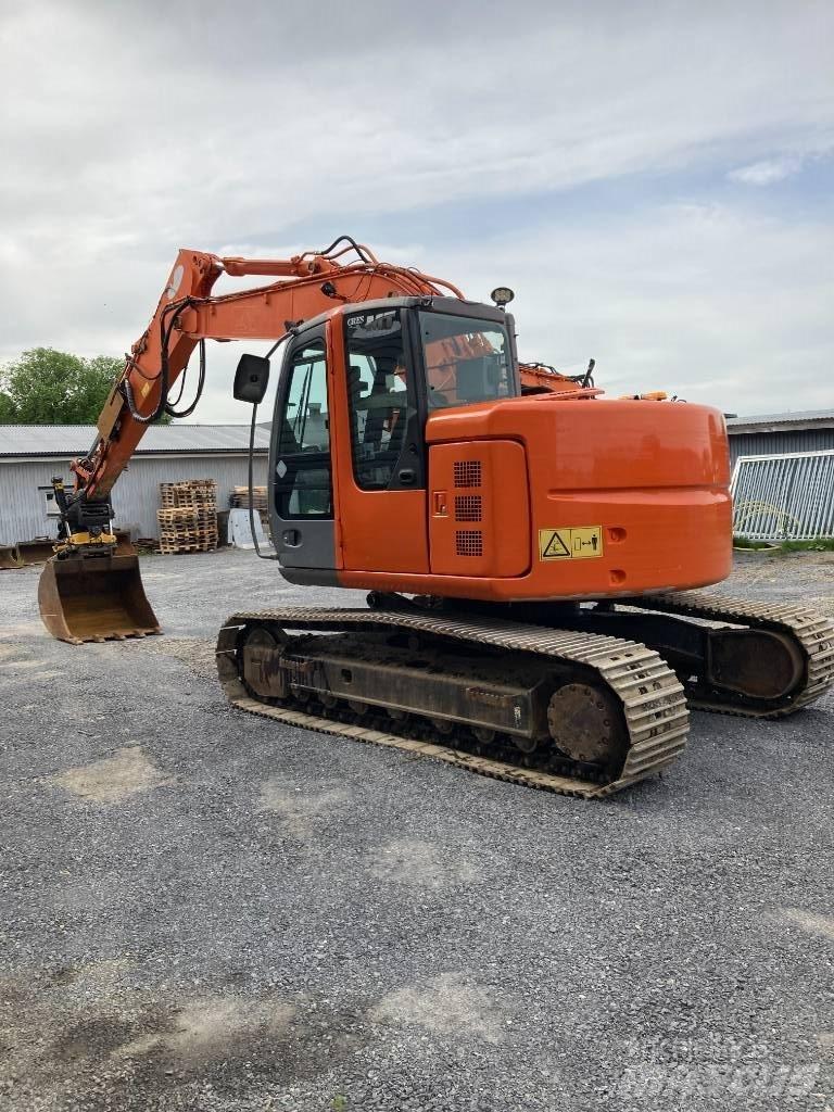 Hitachi ZX 135 حفارات زحافة