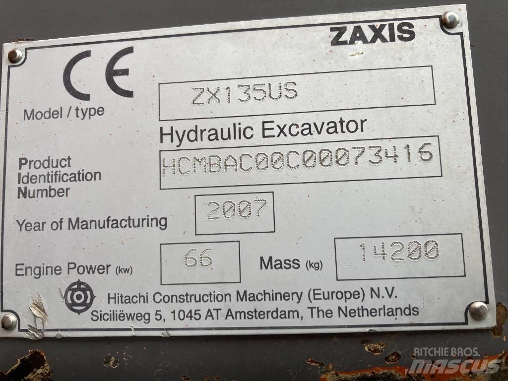 Hitachi ZX 135 حفارات زحافة