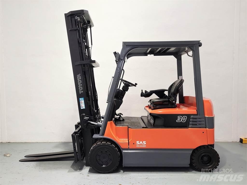 Toyota 7FBMF30 شاحنات ذات رافعات شوكية تعمل بالكهرباء