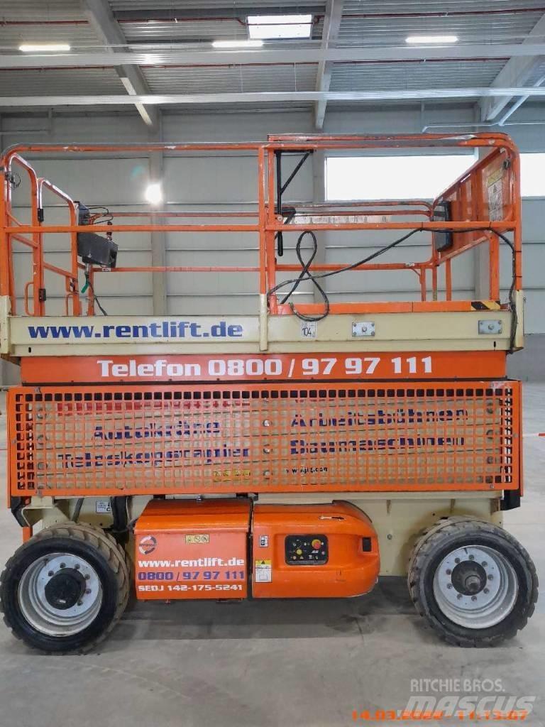 JLG 4069 LE رافعات مقصية الشكل