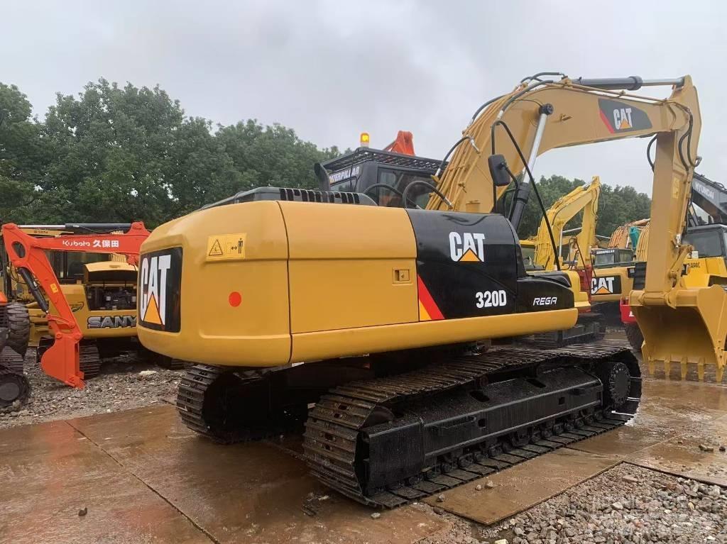 CAT 320 D حفارات زحافة