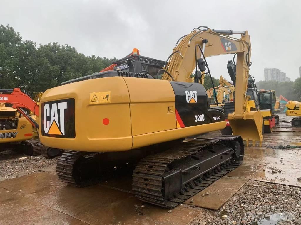 CAT 320 D حفارات زحافة