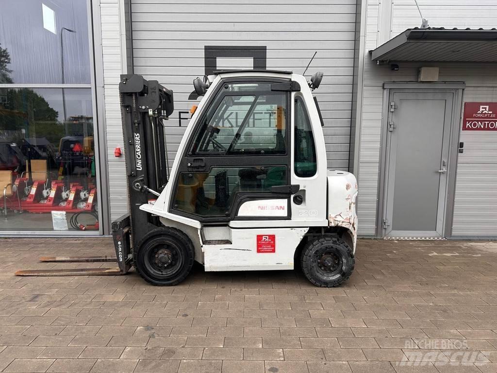 Nissan Y1D2A20Q شاحنات الديزل