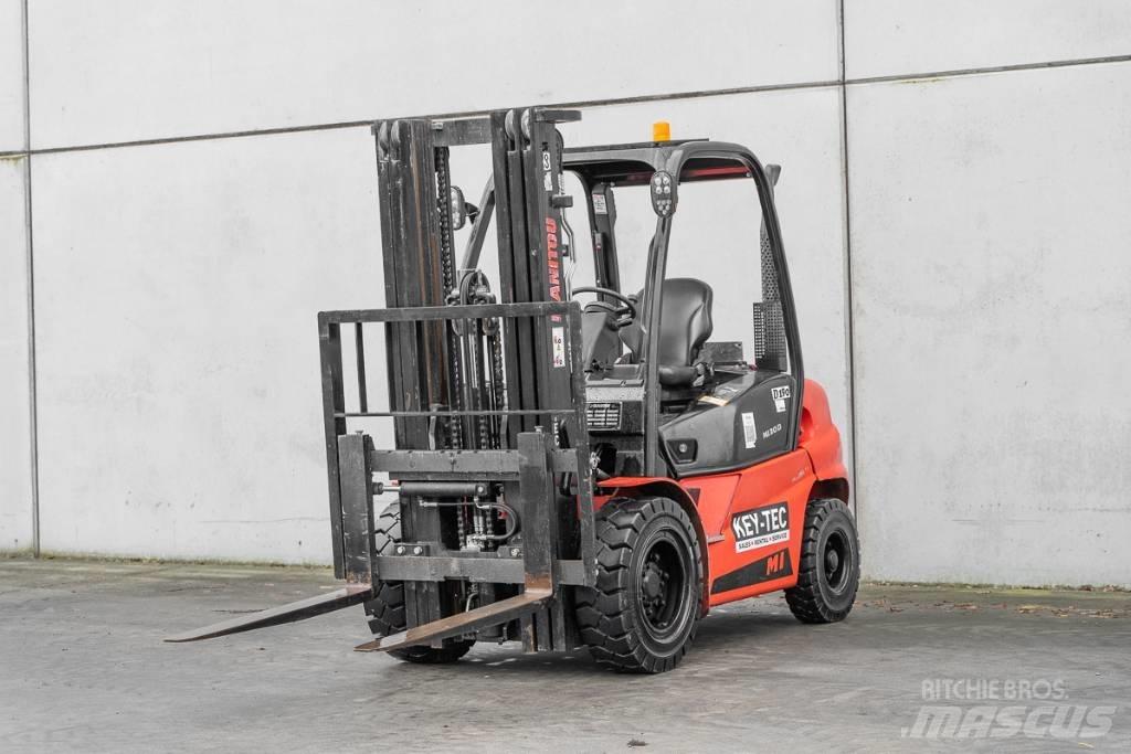 Manitou MI 30 D شاحنات الديزل