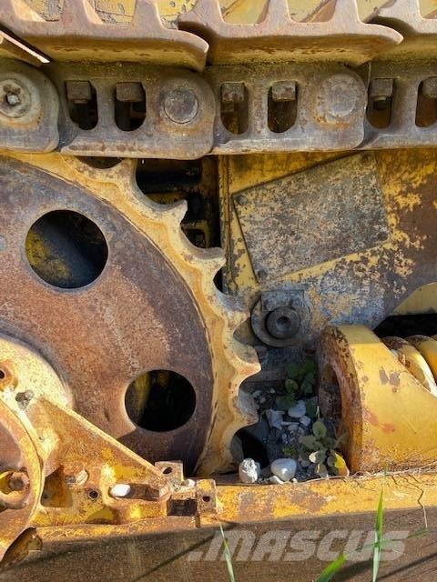 CAT 951 C لوادر زحافة