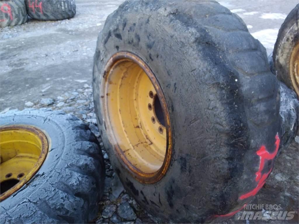 LS 17,5x25 الإطارات والعجلات والحافات