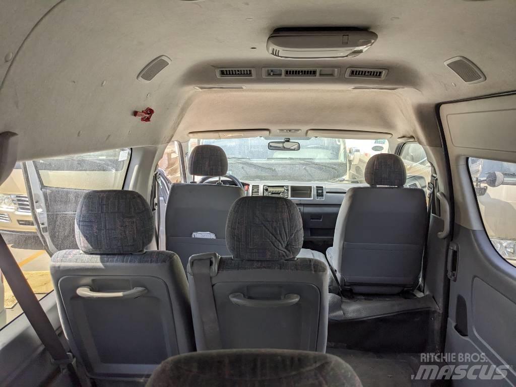 Toyota Hiace حافلة داخل المدينة