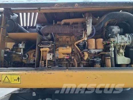 CAT M 316 C حفارات بعجل