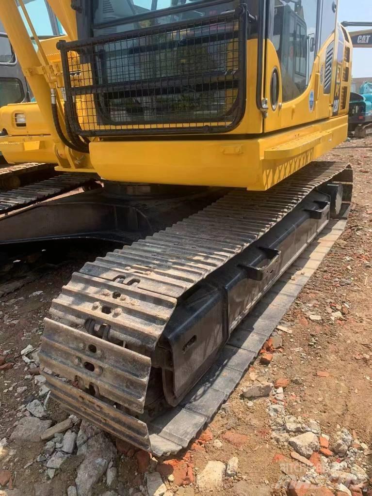 Komatsu PC 120-8 حفارات وسط 7 طن - 12 طن