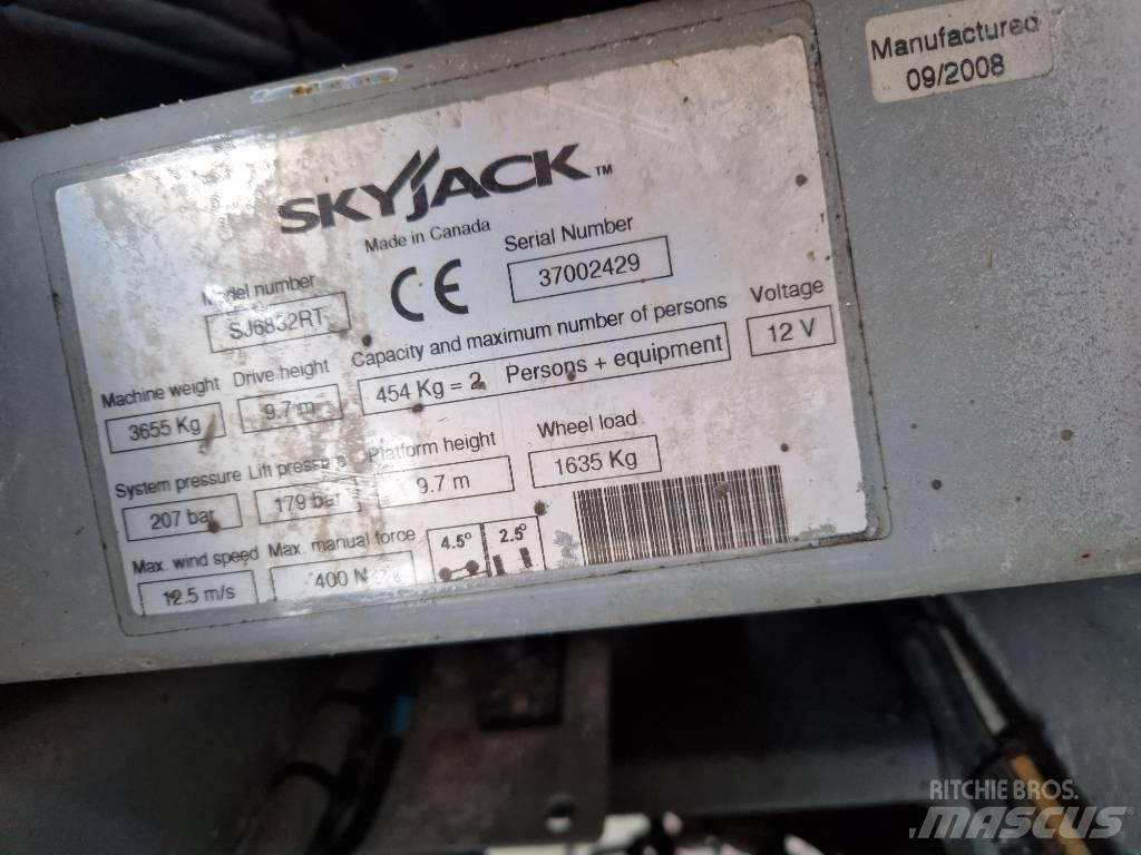 SkyJack SJ 6832 RT رافعات مقصية الشكل