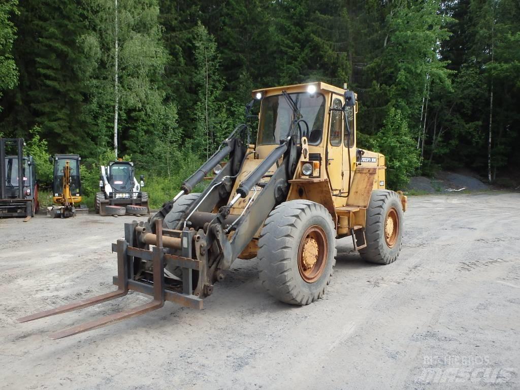 Volvo BM 4300 4x4 لوادر بعجل