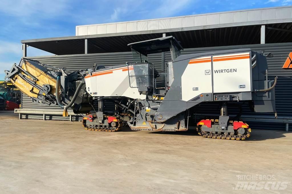 Wirtgen W 220 FI ماكينات الكشط البارد للأسفلت