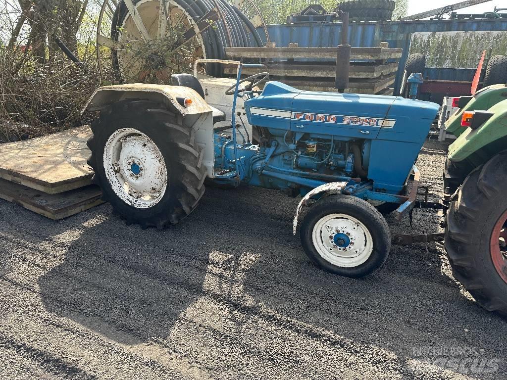 Ford 2000 الجرارات