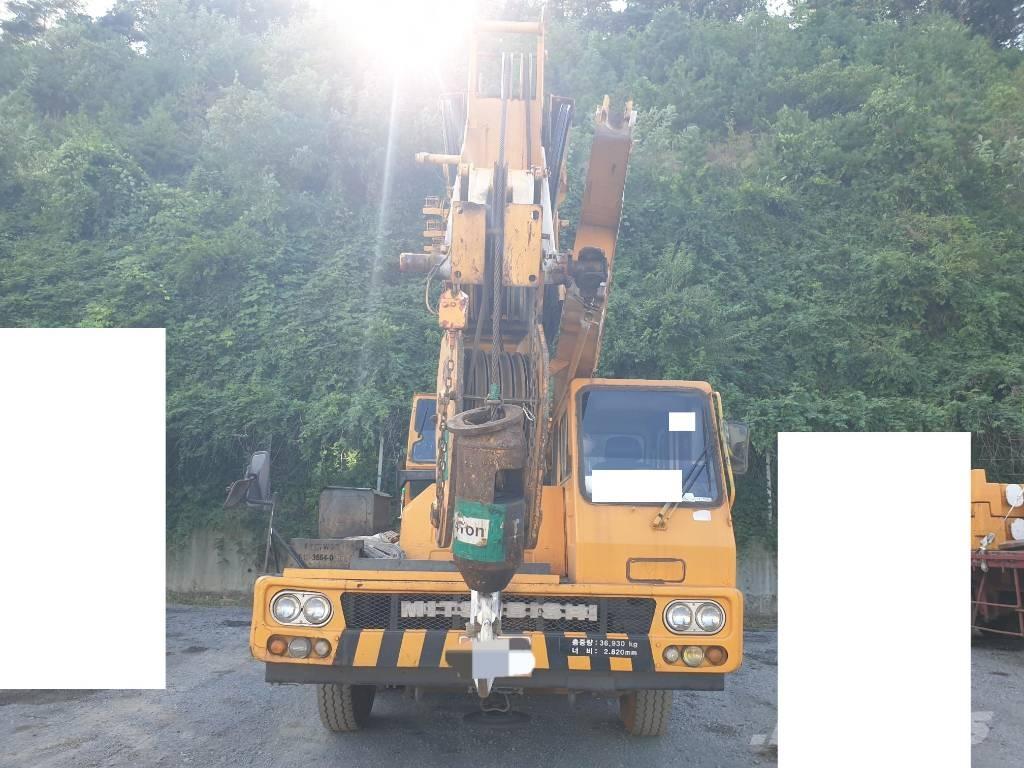 Hyundai HC 50 رافعات صالحة لكل أنواع الطرق