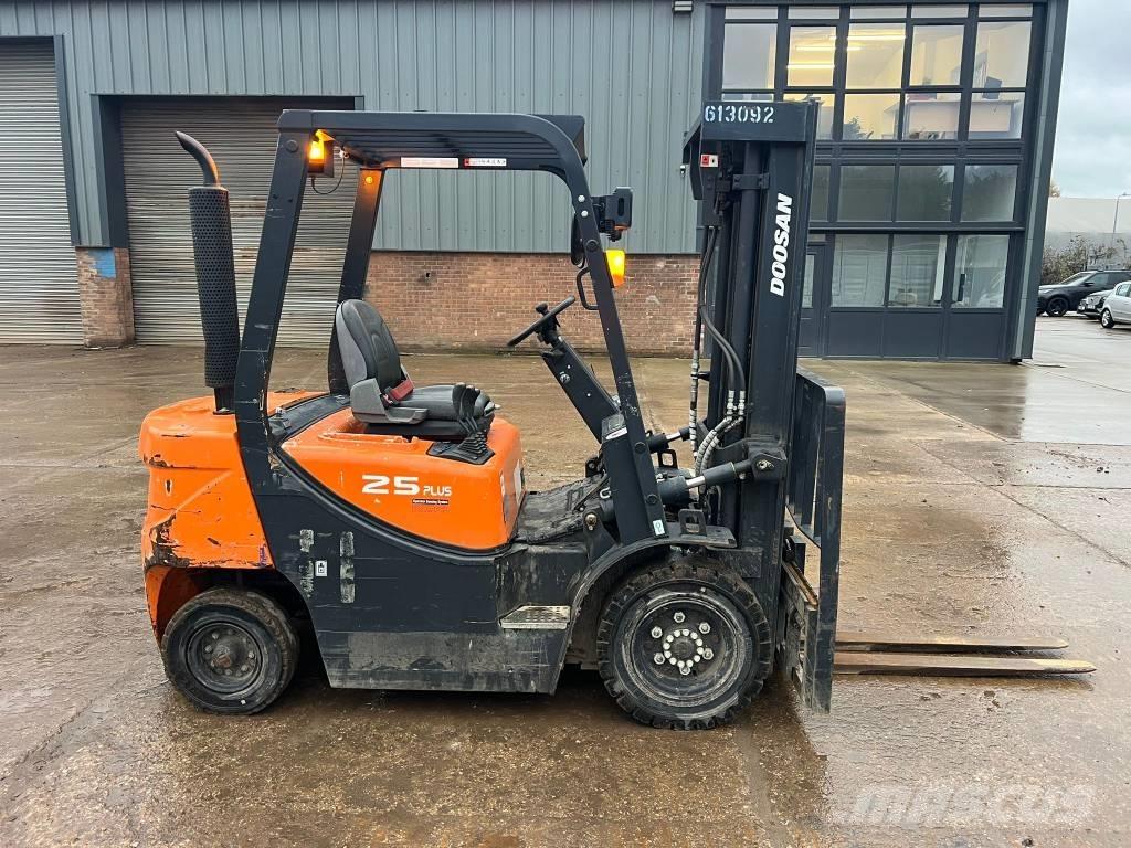 Doosan D 25 GP شاحنات الديزل