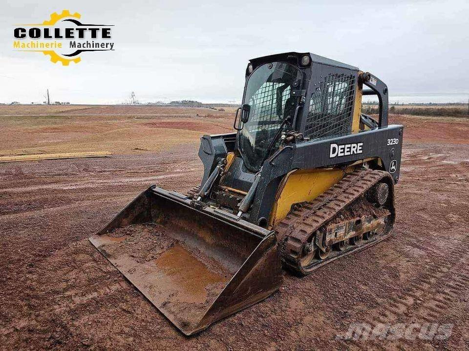 DEERE 323D لوادر انزلاقية التوجيه
