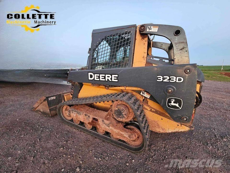DEERE 323D لوادر انزلاقية التوجيه
