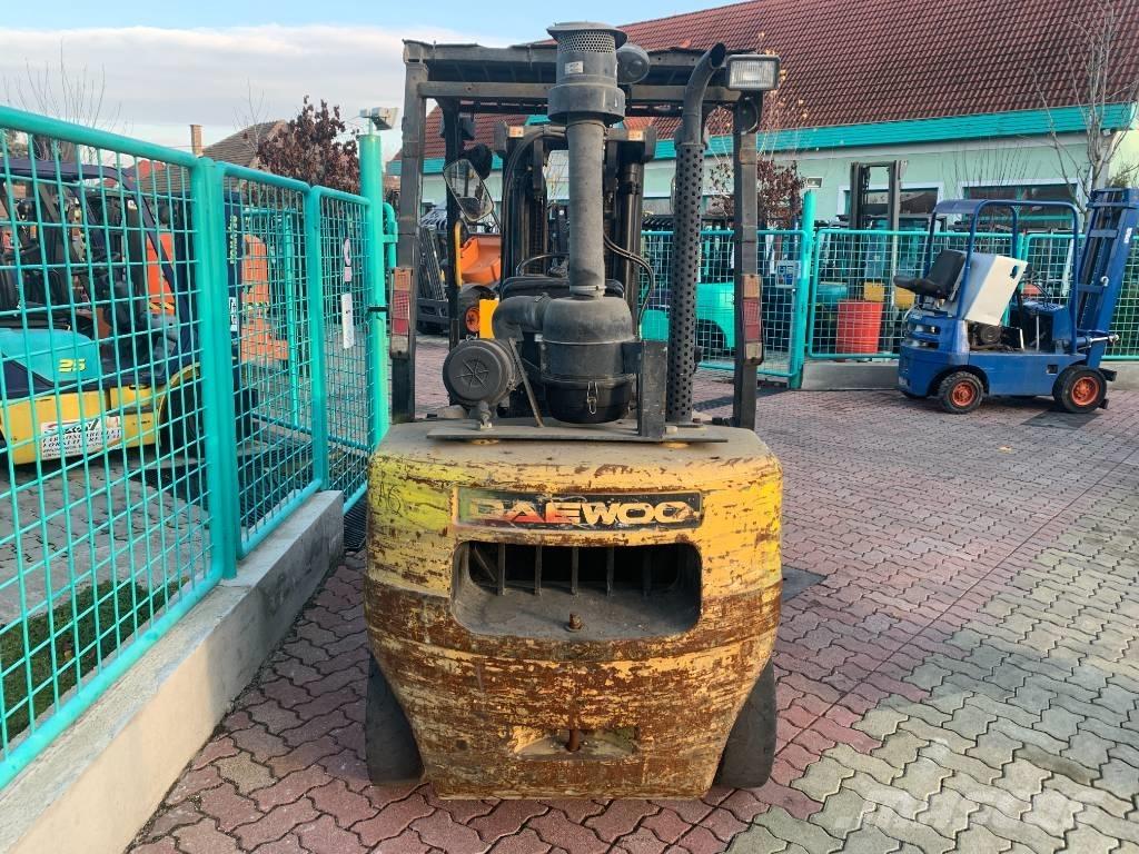 Daewoo D30S-3 V-3523 شاحنات الديزل