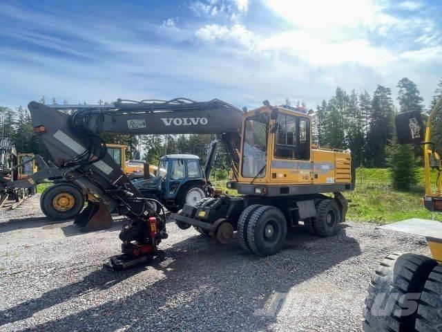 Volvo EW 200 4x4 حفارات بعجل