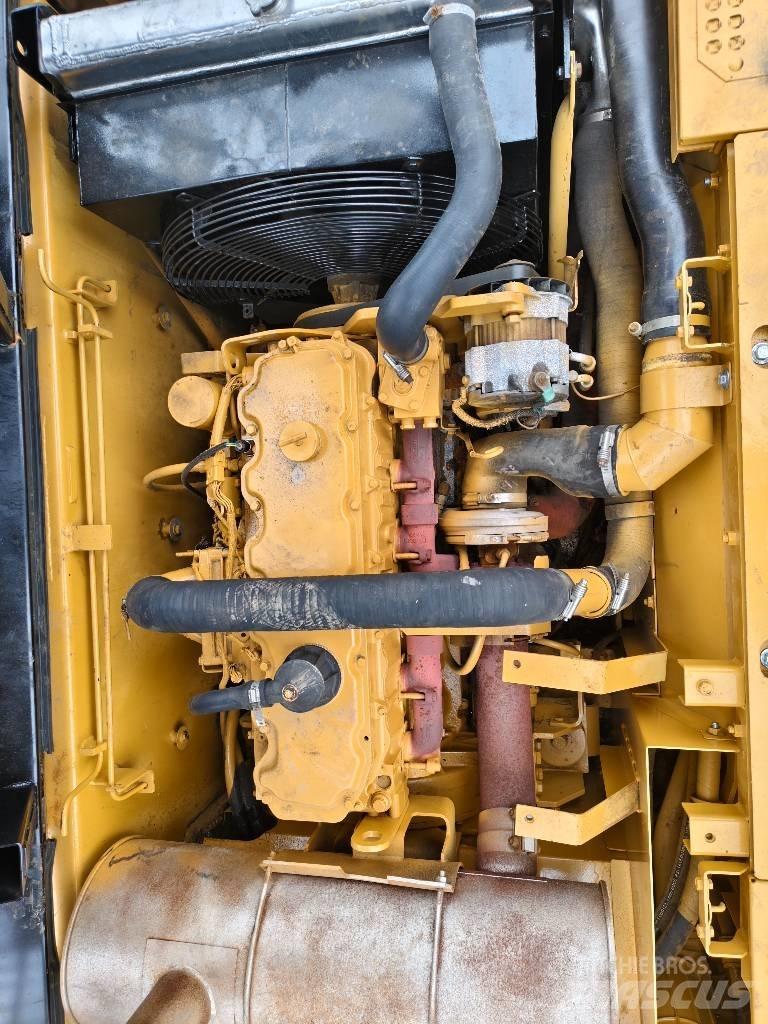 CAT 325 C حفارات زحافة